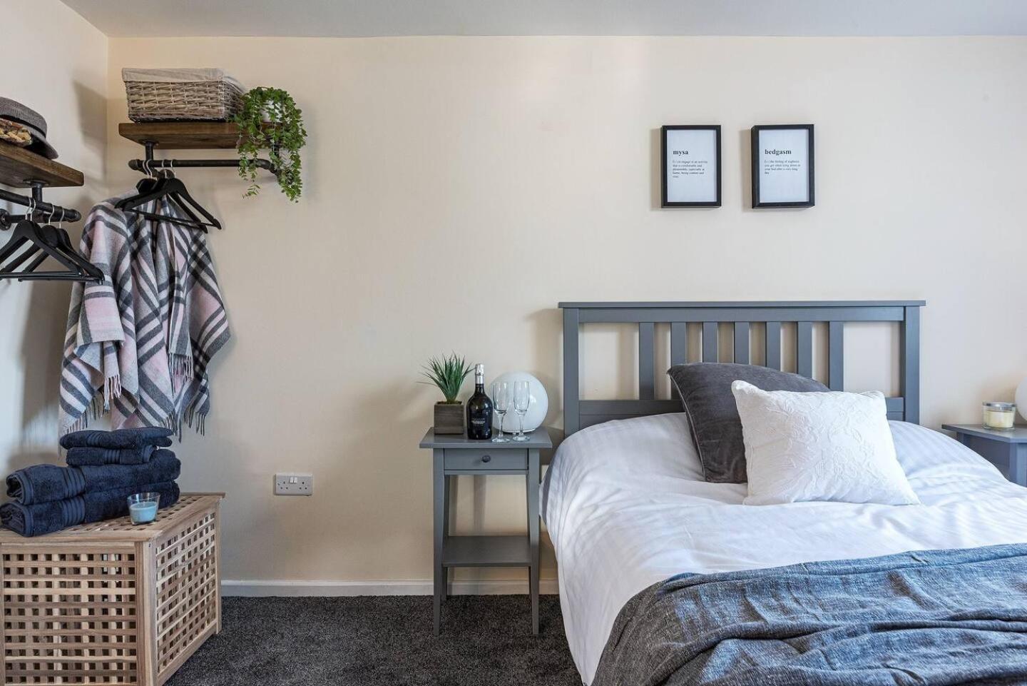 Dudley-Hospital-3Bed-Parking-Long Stay-Contractor Брирли Хилл Экстерьер фото